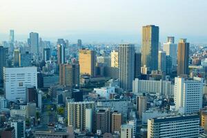 uma alvorecer panorâmico paisagem urbana dentro Osaka foto