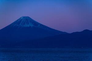 uma pôr do sol do Monte Fuji perto suruga costa dentro shizuoka foto