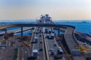 uma miniatura tráfego geléia em a rodovia às Tóquio baía área dentro Chiba foto