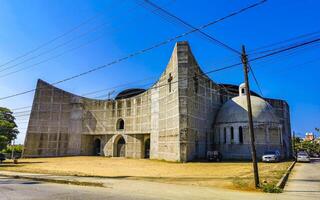 porto escondido Oaxaca México 2023 enorme gigantesco feio Igreja construção ruína dentro porto escondido México. foto