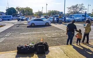 porto escondido Oaxaca México 2023 estacionado carros veículos dentro a trópicos dentro México. foto