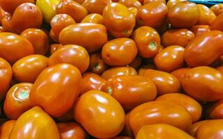 tomates tomate legumes em a mercado dentro México. foto