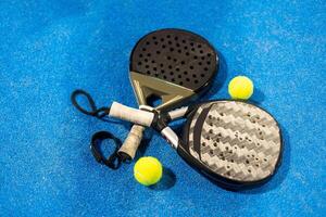 padel tênis raquete esporte quadra e bolas foto