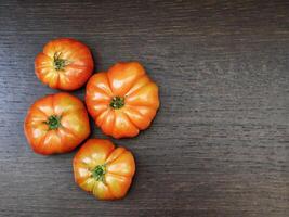 tomates dentro a cozinha foto