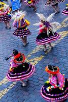 cusco, Peru, 2015 - mulheres dançando dentro inti Raymi parada sul América foto