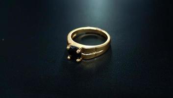 anel de casal com pérola negra