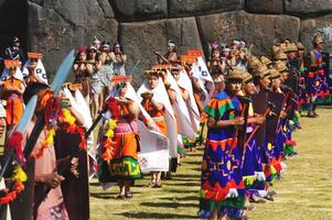 cusco, Peru, 2015 - homens e mulheres dentro tradicional traje inti Raymi festival sul América foto