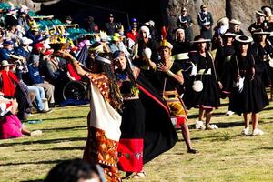 cusco, Peru, 2015 - homens e mulheres dentro tradicional traje inti Raymi festival sul América foto