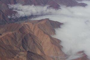 aéreo Visão do nuvens e montanhas dentro Peru sul América foto