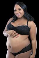 ampla africano americano grávida mulher sutiã calcinhas foto