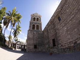 Loreto velho missão em ensolarado dia Baja Califórnia sur México foto
