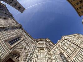 olho de peixe incomum Visão catedral santa maria dei Fiori, Brunelleschi cúpula e giotto torre dentro Florença Itália foto