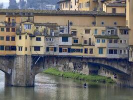 Visão do ponte velho, Florença, Itália foto