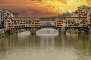 pôr do sol Visão do ponte velho, Florença, Itália foto