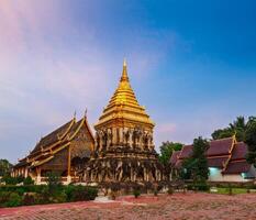 wat chedi luang. Chiang maio, Tailândia foto