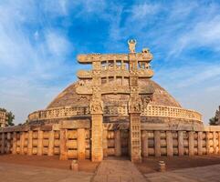 ótimo stupa. sanchi, madhya Pradesh, Índia foto