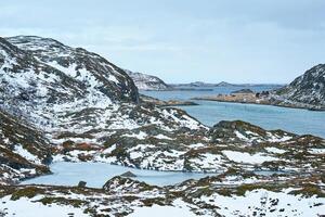 Visão do norueguês fiorde, lofoten ilhas, Noruega foto