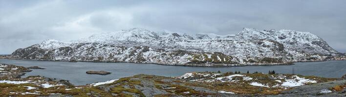 panorama do norueguês fiorde, lofoten ilhas, Noruega foto