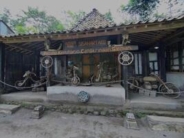 yogyakarta Indonésia 23 agosto 2022 - permanece do uma casa destruído durante a erupção do montar Merapi. e virou para dentro uma museu foto