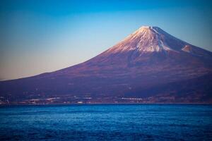 uma pôr do sol do Monte Fuji perto suruga costa dentro shizuoka foto