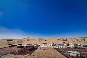 uma panorâmico areia duna perto a deserto acampamento às mhamid el Gizlane dentro Marrocos foto