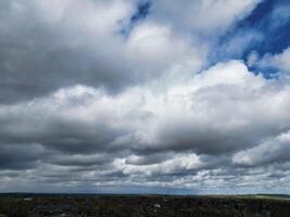 a maioria lindo Visão do céu e nuvens sobre Oxford cidade do Inglaterra Unidos reino foto