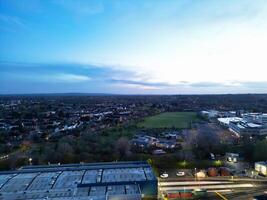 aéreo noite Visão do iluminado central Aylesbury Cidade do Inglaterra Unidos reino. abril 1º, 2024 foto