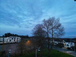 Alto ângulo Visão do Harefield Cidade Londres, uxbridge, Inglaterra. Unidos reino durante pôr do sol. abril 3º, 2024 foto