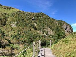 caminho no vulcão Hallasan. Ilha de Jeju, Coreia do Sul foto