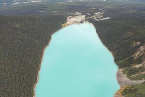 aéreo Visão do lago Louise, com Está espetacular turquesa cor. foto