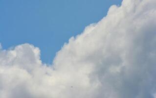 foto do branco nuvens e azul céu