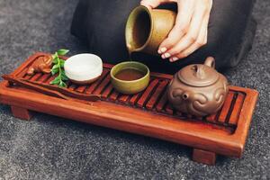 tradicional acessórios para chá cerimônia, Preto chá, verde chá, oolong, puer, e chaban. oriental bebidas. calma meditação conceito foto