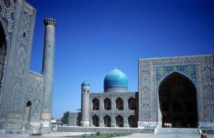 mesquita medresseh dentro samarcanda, uzbequistão foto