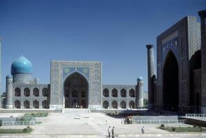mesquita medresseh dentro samarcanda, uzbequistão foto