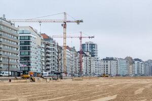 Knokke, Bélgica,,2024, de praia passeio em a Belga costa foto