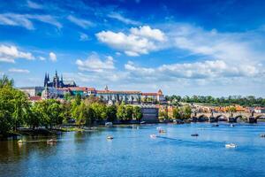 Visão do vltava rio e Gradchany, Praga foto