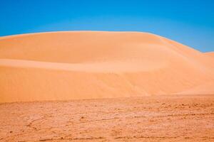 areia dunas do sahara deserto perto ong Jemel dentro Tozeur, Tunísia. foto