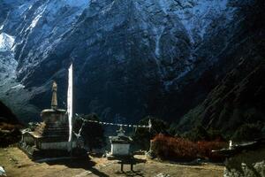 Tyang Boche mosteiro e pico do ama dablam foto