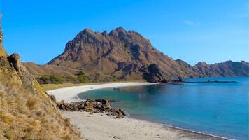 labuan baixo, Indonésia, 2024 - explorando Komodo ilha com tirar o fôlego paisagens foto