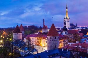 cidade velha medieval de tallinn, estônia foto