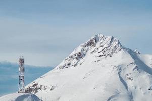 montanhas de neve de krasnaya polyana foto