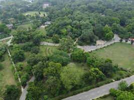 aéreo Visão do Jinah jardim em 17/07/2023 dentro Lahore Paquistão. foto