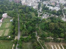 aéreo Visão do Jinah jardim em 17/07/2023 dentro Lahore Paquistão. foto