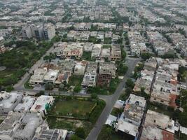 aéreo Visão do dha fase-6, a Principal quadrado, uma pequeno Cidade em 18/07/2023 dentro Lahore Paquistão. foto