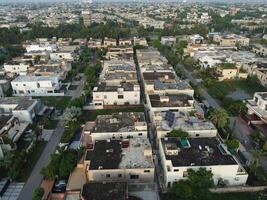 Visão às cidade a partir de pássaro visão. cidade a partir de drone. aéreo foto. cidade escapar a partir de zangão em 2023-07-22 dentro Lahore Paquistão foto