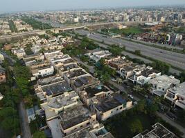 Visão às cidade a partir de pássaro visão. cidade a partir de drone. aéreo foto. cidade escapar a partir de zangão em 2023-07-22 dentro Lahore Paquistão foto