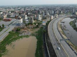 Visão às cidade a partir de pássaro visão. cidade a partir de drone. aéreo foto. cidade escapar a partir de zangão em 2023-07-22 dentro Lahore Paquistão foto