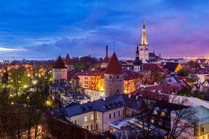 cidade velha medieval de tallinn, estônia foto