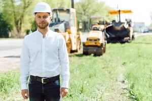 Engenharia construção empresa, é construção uma Novo estrada trabalhando foto