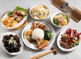 Taiwan Comida variedade carne de porco arroz Bento, frio fungo, assinatura Duplo sabor prato, camarão Rolo de carne, antigo refogado bambu fotos, Danzi Macarrão foto